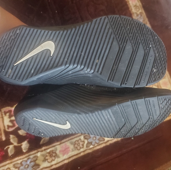 Nike shoes - Picture 3 of 3